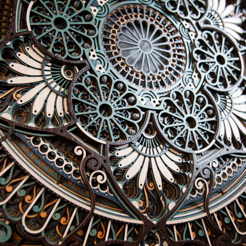 Hoe worden houten mandala’s gemaakt?